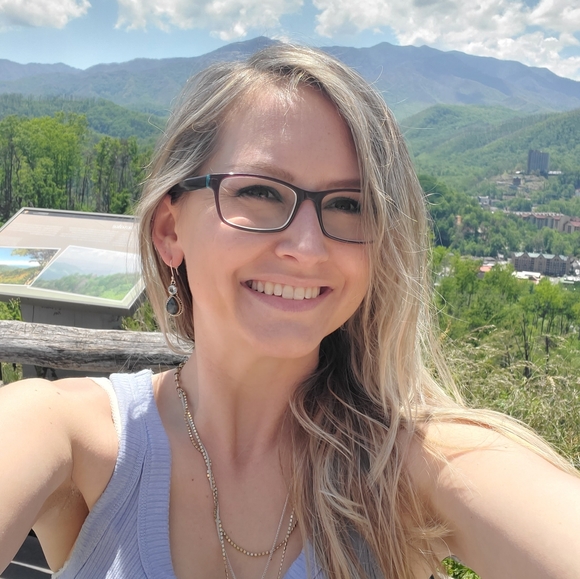 Meet your Posher, Rachel - Picture 2 of 3